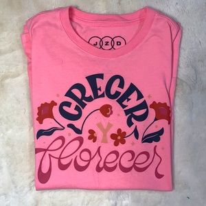 JZD | Pink T shirt Floral design reads “Crecer florecer” -Grow & flourish | Wm S